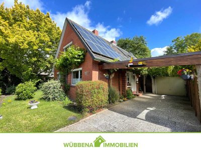 Emden-Port Arthur: Familienhaus mit PV-Anlage, Garage, Carport und Anbauten auf Eigentumsgrundstück