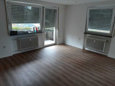 Renovierte, teilsanierte1-Zimmer-Hochparterre-Wohnung