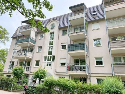 Attraktive 3-Zimmer Dachgeschosswohnung am Park mit Balkon und TG Stellplatz