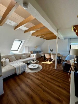 Attraktive 2.5-Zimmer-Maisonette-Wohnung mit EBK, Klimaanlage und Balkon im Grünen