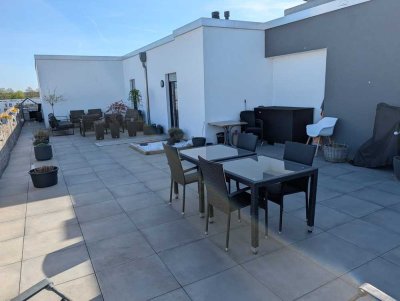 Traumhafte 3-Zimmer-Penthouse-Wohnung mit Balkon und großer Dachterrasse und TG-Platz zu vermieten