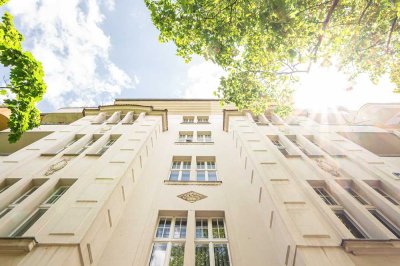 Stilvolle Altbauresidenz mit zwei Balkonen und hochwertiger Ausstattung in begehrter City-West-Lage