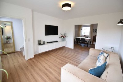 Zauberhaftes Kleinod: Hochwertig sanierte Wohnoase! EBK! Spitzboden! Terrasse! Garten! Kö: 25 min!