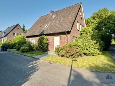 Wohnen mit Substanz und Charakter – freistehendes Einfamilienhaus in bester Lage