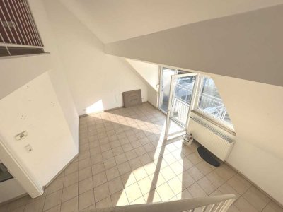 Lichthelle Wohnung mit KÜCHE und BALKON