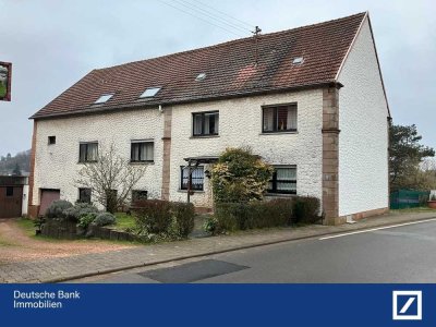 Zwangsversteigerung - Zweifamilienhaus und Garagen in Fronhofen - provisionsfrei für Ersteher!