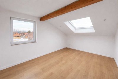 Erstbezug nach Ausbau - großzügige und helle Dachgeschosswohnung mit Balkon in Peiting