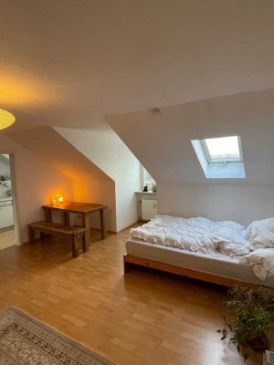 Helle 1,5-Zimmer-Wohnung mit Ausblick – möbliert zur Zwischenmiete (ab 01.03.)