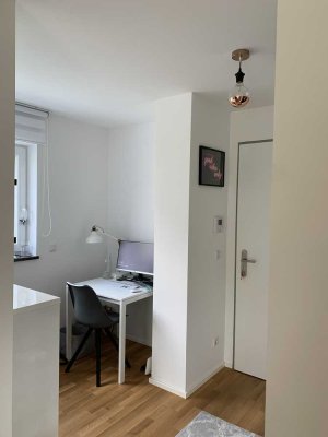 Gepflegte 2-Zimmer-EG-Wohnung mit gehobener Innenausstattung mit Balkon und EBK in Freising