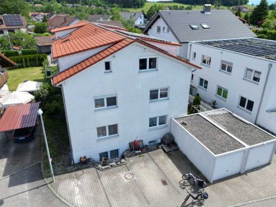 Tolle Investitionsmöglichkeit in Bodnegg:
3-Zimmer-Eigentumswohnung mit 2 Photovoltaik-Anlagen