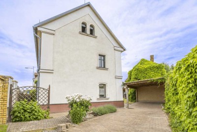 Viel Raum für Familie, Ideen und Zukunft: Anwesen mit Garten, Nebengelass und Einliegerwohnung