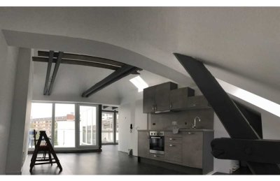 Single ( Einzelperson ) Loft mit Loggia im Viertel €890