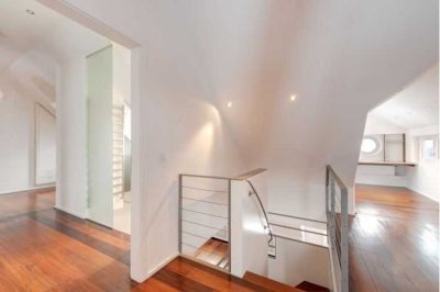 Exklusive, geräumige 4-Zimmer-Maisonettewohnung mit 2 Balkonen und Einbauküche in München