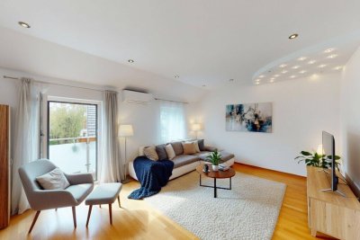 Verstecktes Potenzial: 2-Zimmer-Wohnung mit Balkon und rund 120 m² Rohdachboden in Bestlage von Waltendorf + Schloßbergblick