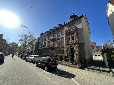 Sonnige Altbauwohnung mit hohen Räumen in ruhiger Lage von Karlsruhe - mit Garage