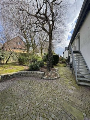 PROVISIONSFREI! Helle Wohnung mit Garten, Garage + Stellplatz