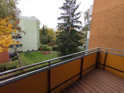 63 m² Rohdiamant mit Balkon – freie 3-Zimmer-Wohnung in ruhiger Seitenstraße vom Mariendorfer Damm