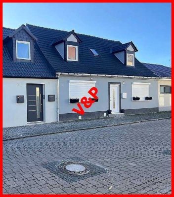 Kernsaniertes Reihenmittelhaus mit Innenhofterrasse in Schönebeck Frohse