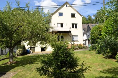 Ein Mehrfamilienhaus mit 4 Wohneinheiten