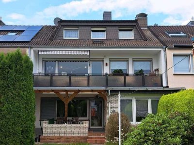 Reihenmittelhaus mit 3 Wohneinheiten. Ideal als Kapitalanlage oder zur Selbstnutzung.