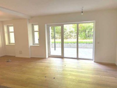 Eigener Garten! Barrierefrei! Seniorengrechte NEU-Ausgebaute ETW im Teil-Mod.-Altbau!