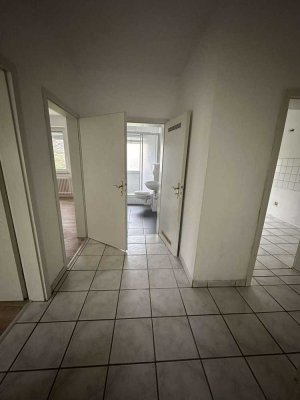 Gepflegte drei Zimmer Wohnung mit Garten zu vermieten!