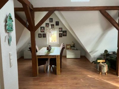 Charmante Maisonette-Wohnung im stilvollen Altbau