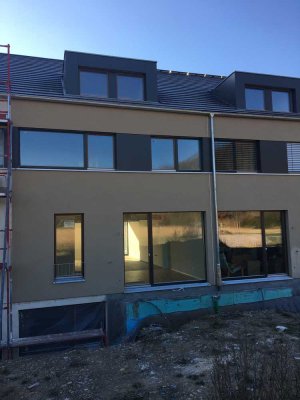 Neuwertiges Reihenhaus mit 5 Zimmern und EBK in Lörrach