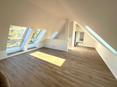 Erstbezug: Charmantes, sonniges DG-Apartment mit Einbauküche