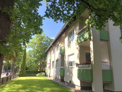 Freie Balkonwohnung in ruhiger gehobener Wohnlage (Villenkolonie)  - renovierungsbedürftig