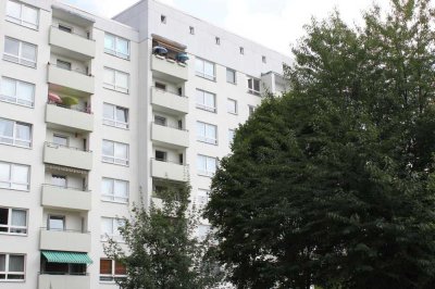 leere 3 Zi.-Whg in Niederursel