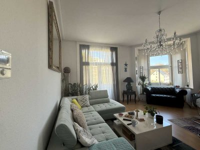 4-Zi.-Whg., 3. OG, Altbau, 2 x Balkon, 1x Veranda verglast, TOLLER ZUSTAND, kein Denkmalschutz