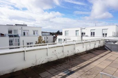 Exklusive 3-Zimmer-DG-Wohnung mit großer Süd-Dachterrasse, EBK, Lift, 2 Bädern und TG in Trudering