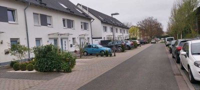 Attraktives und gepflegtes 5-Raum-Reihenhaus mit geh. Innenausstattung