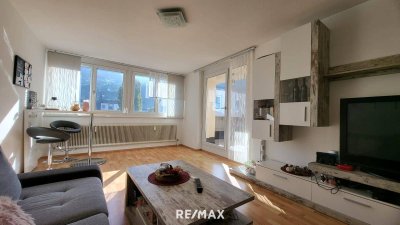 Helle, lichtdurchflutete 2 Zimmer Terrassenwohnung über den Dächern von Schwaz