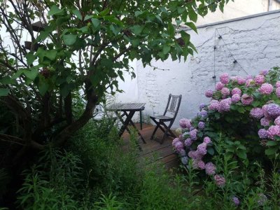 Helle und ruhige Innenstadtwohnung im Loftstyle, mit Wintergarten und kleinem Garten, teilmöbliert