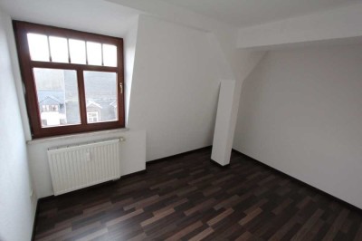 ***Große und außergewöhnliche Wohnung im DG mit Aufzug***