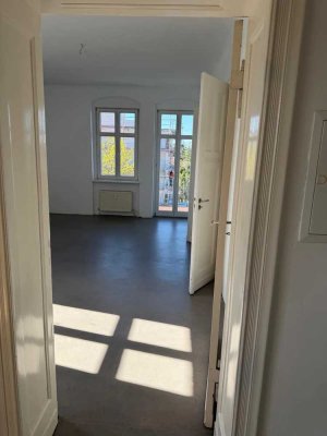 Nur an Firmen: 4-Zi.-Wohnung mit Balkon in Berlin-Britz (frisch renoviert)