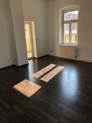 Wunderschöne 3-Raum-Wohnung mit Balkon und Stellplatz in Gera-Debschwitz-West