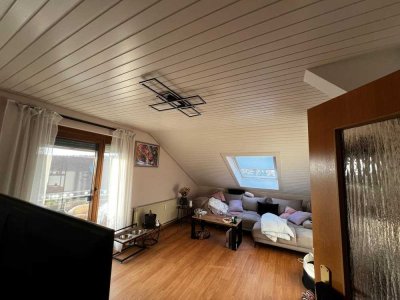 Helle 2-Zimmer Dachgeschosswohnung mit Balkon in Tiefenbronn/Mühlhausen