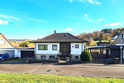 FREISTEHENDES FAMILIENHAUS MIT WINTERGARTEN, VERGLASTEM BALKON, CARPORT u. DOPPELGARAGE...