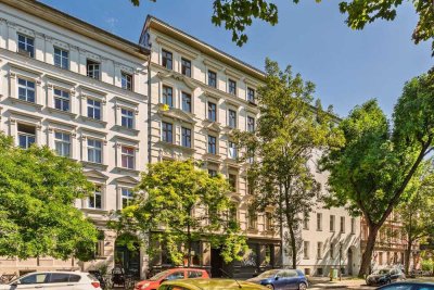 Attraktive Anlagechance im Wrangelkiez! Charmante Altbauwohnung mit Blick auf den Görlitzer Park