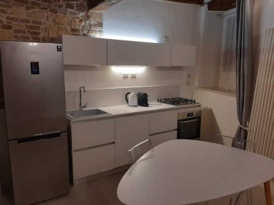 Exklusive, modernisierte 2-Raum-Wohnung mit Balkon und Einbauküche in Rödermark