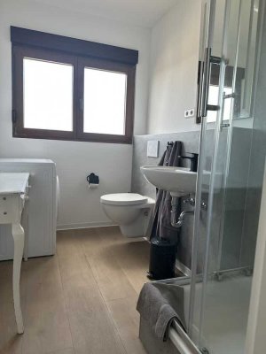 Wohnen auf Zeit! Schöne DG-Wohnung