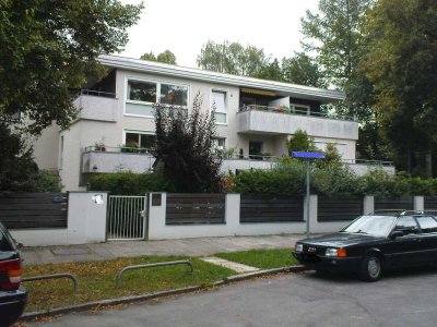 3-Zimmer-Wohnung mit Garten in Harlaching (inkl. TG-Stellplatz u. Schwimmbadnutzung)