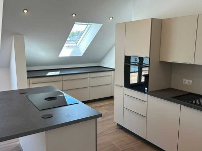Erstbezug und Einbauküche: Geschmackvolle 3-Zimmer-Penthouse-Wohnung mit lux. Innenausstattung