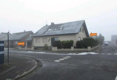 Charmantes Zweifamilienhaus mit Garage und Garten in ruhiger Lage von 50189 Elsdorf-Esch
