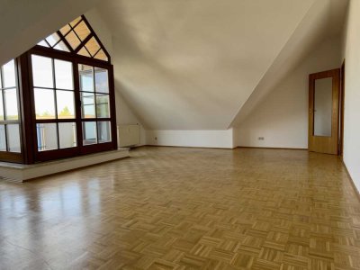 ✪ 3-Zimmer-DG-Atelier ✪ frei ✪ 107 qm Nutzfl. ✪ Loggia ✪ EBK ✪ PKW-Außenstellpl. ✪ provisionsfrei ✪