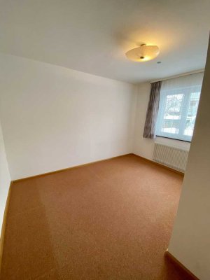 Großzügige 5-Zimmer-Erdgeschosswohnung mit Einbauküche, Balkon & Garage in Villingen-Haslach