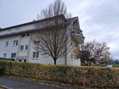 bezugsfreie Dachgeschoss Maisonette-Wohnung mit Stellplatz
